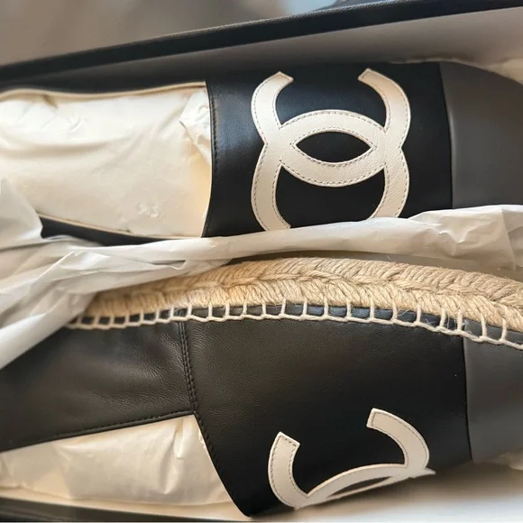 CHANEL Black and White Espadrilles with CC Logo - Picture 7 of 11